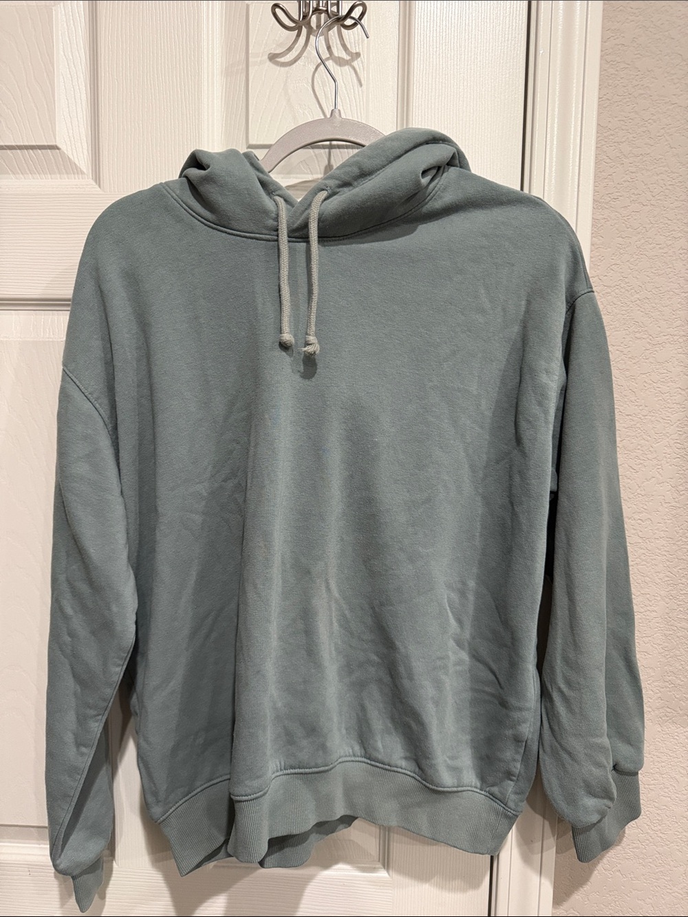 H&M Classic Women's Hoodie in Sage Green - Comfortable Everyday Pullover Small